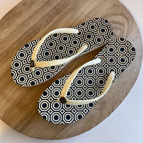Tory Burch Blue & White Pattern Embellished Logo Flip Flop Sandal Size 6 - Picture 9 of 10
